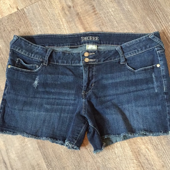 Decree Pants - Decree Distressed Denim Stretch Shorts